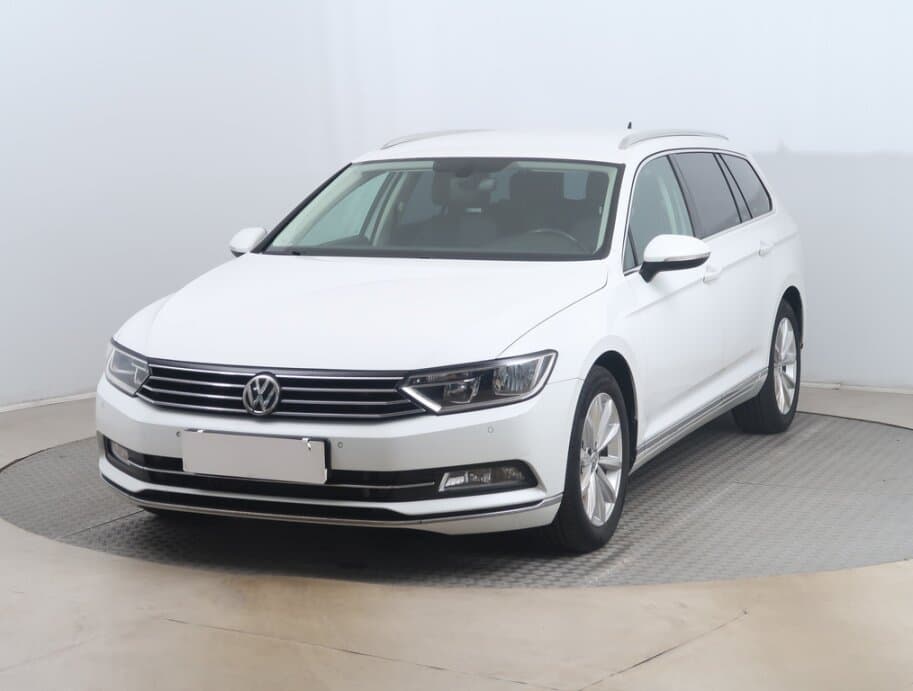 2018 Volkswagen PASSAT - 3
