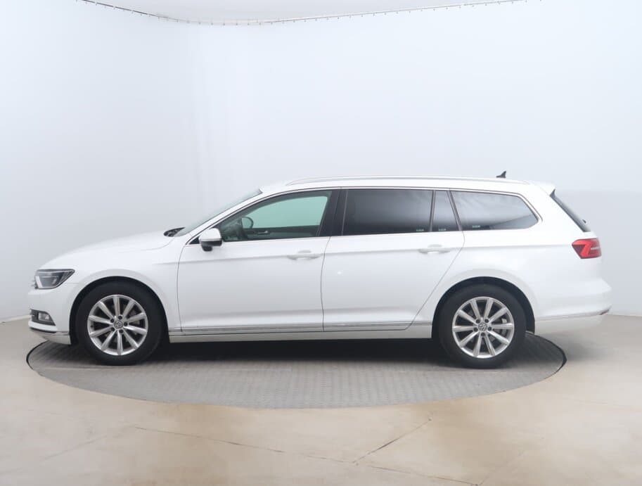 2018 Volkswagen PASSAT - 4