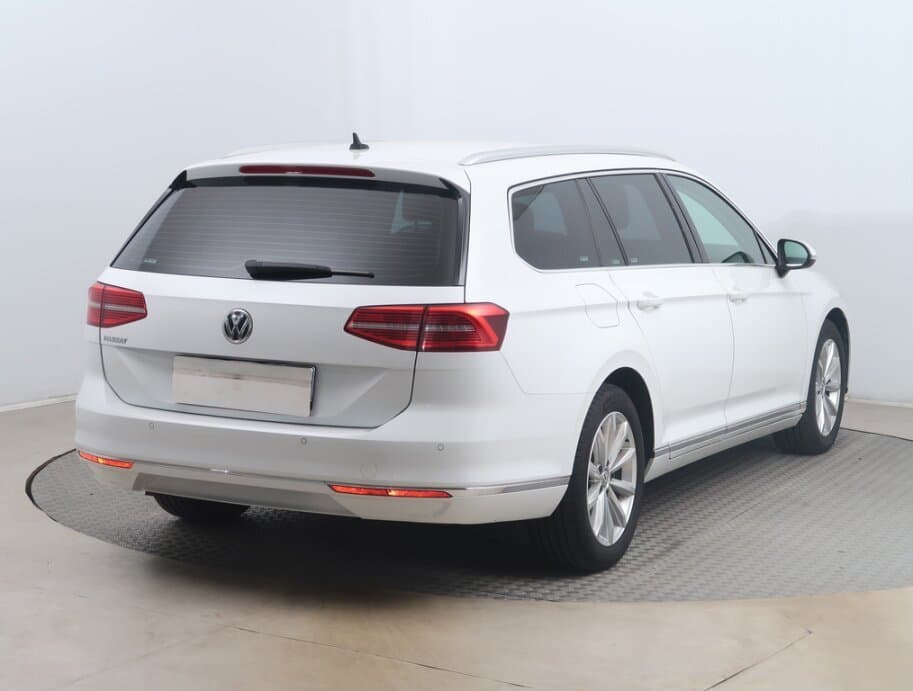 2018 Volkswagen PASSAT - 7