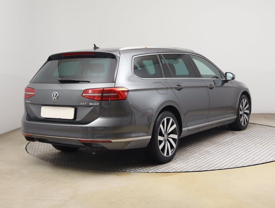 2016 Volkswagen PASSAT - 7