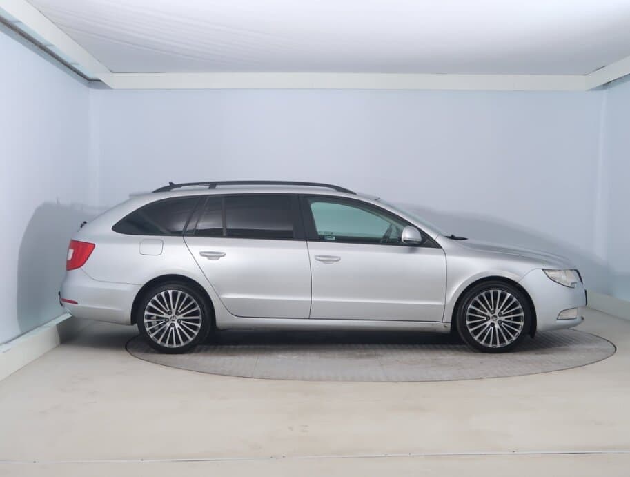 2011 Škoda SUPERB - 8