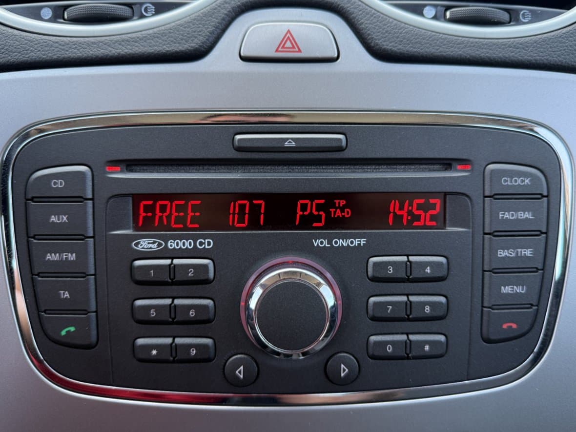 2011 Ford FOCUS - 12