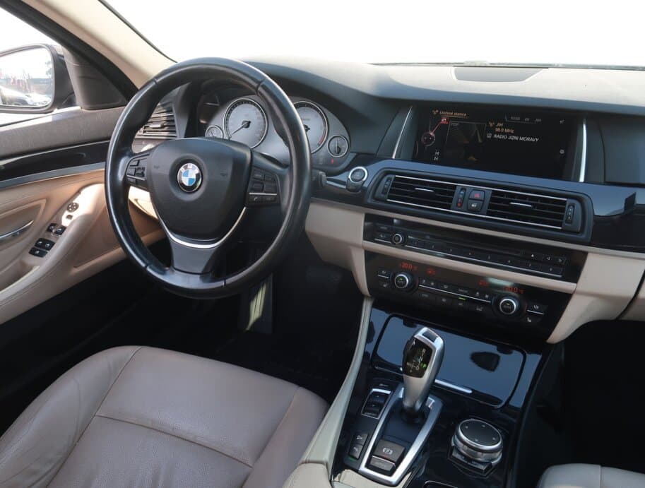 2016 BMW 5-SERIES - 9