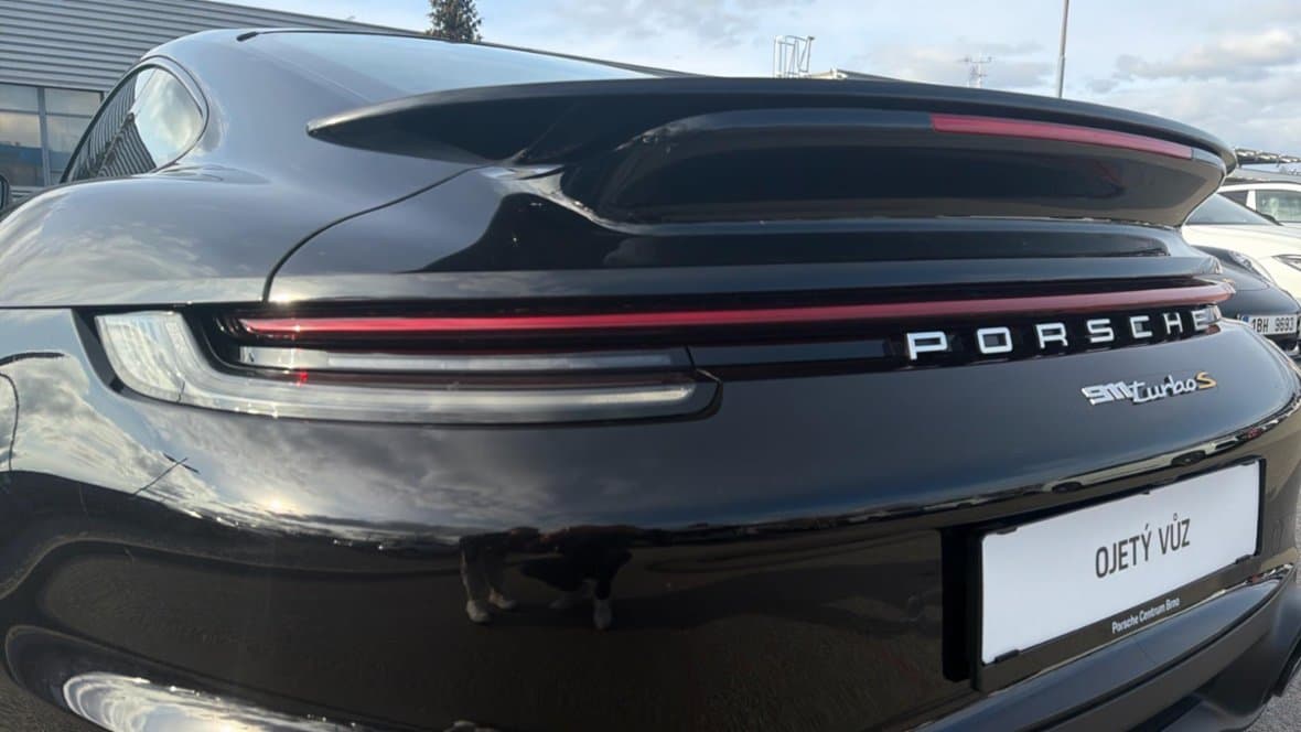 2021 Porsche 911 - 14
