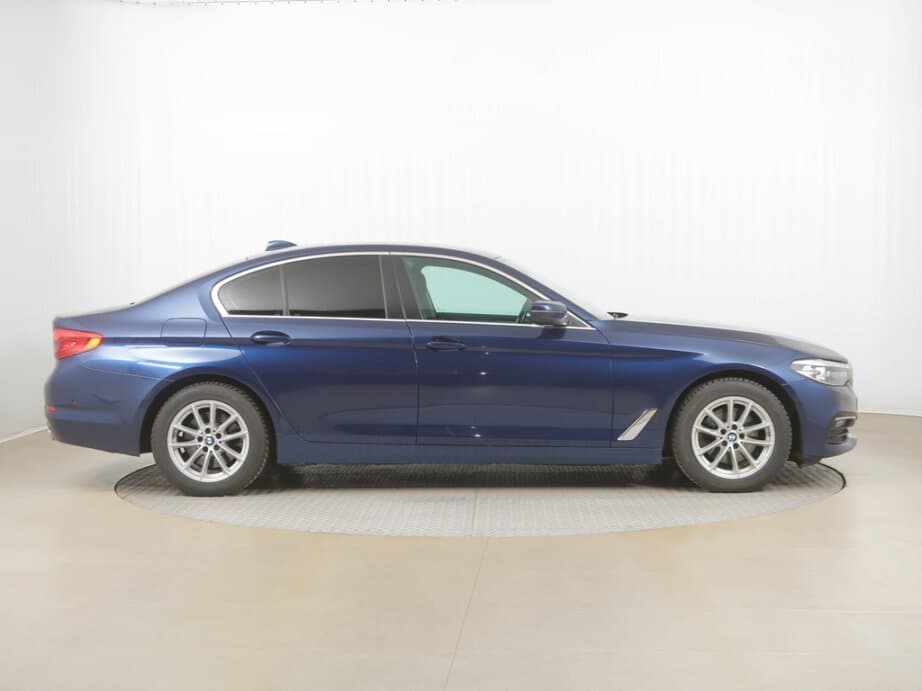 2017 BMW 5-SERIES - 8
