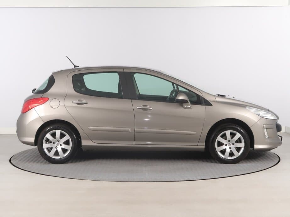 2011 Peugeot 308 - 8