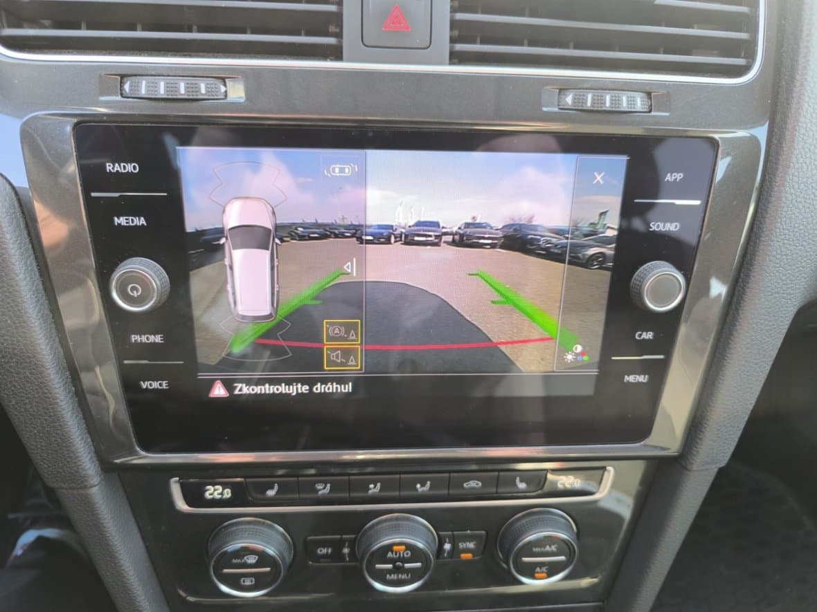 2020 Volkswagen Golf - 11