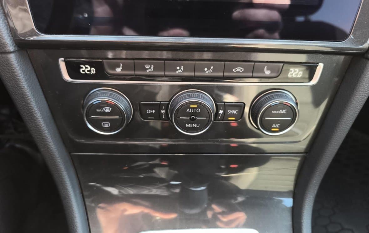 2020 Volkswagen Golf - 19