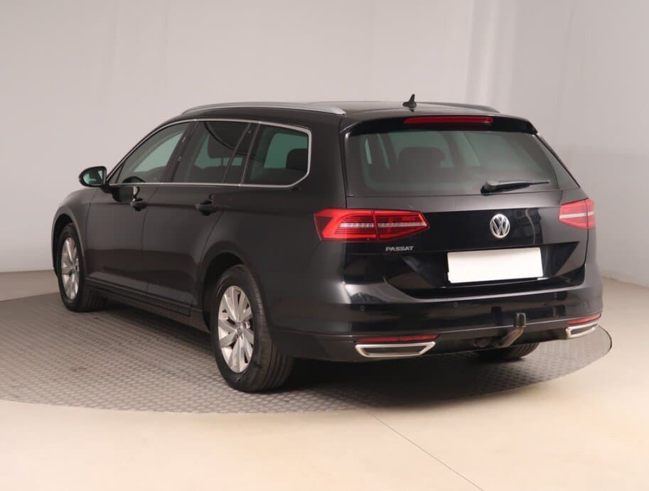 2018 Volkswagen PASSAT - 4
