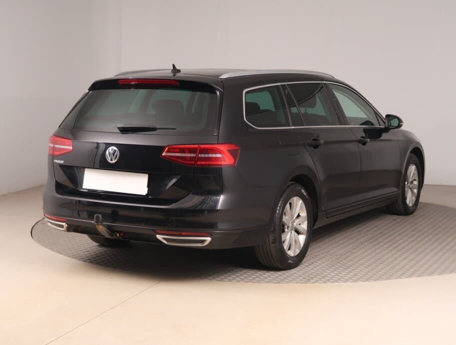 2018 Volkswagen PASSAT - 6