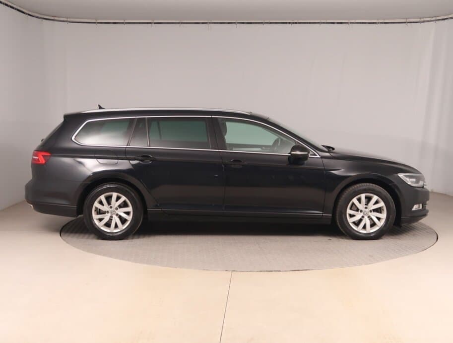 2018 Volkswagen PASSAT - 7