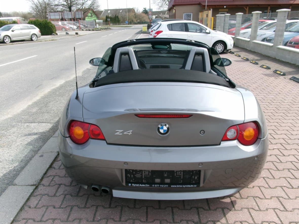 2003 BMW Z4 - 12