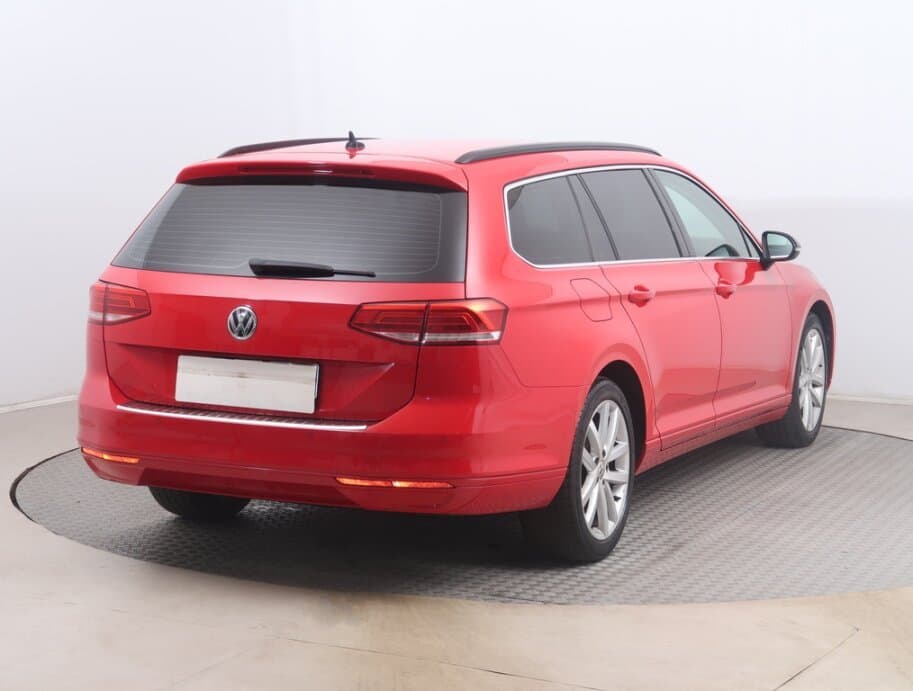 2016 Volkswagen PASSAT - 7
