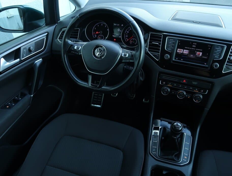 2017 Volkswagen GOLF - 9
