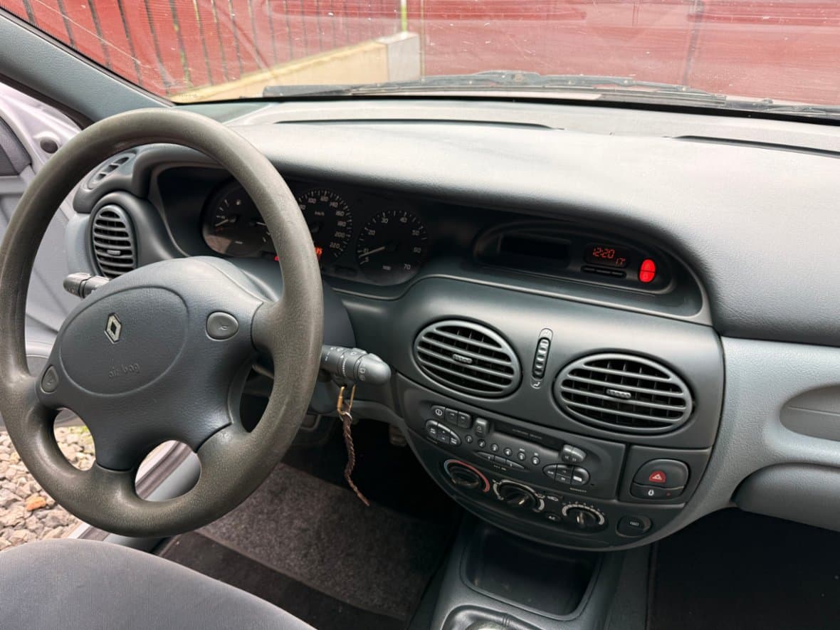 1997 Renault MEGANE - 8