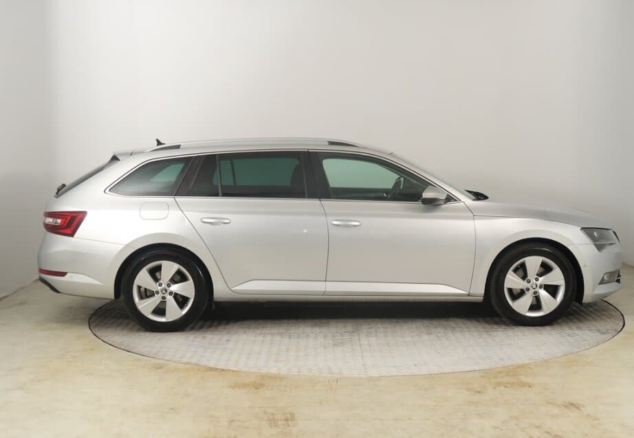 2016 Škoda SUPERB - 8