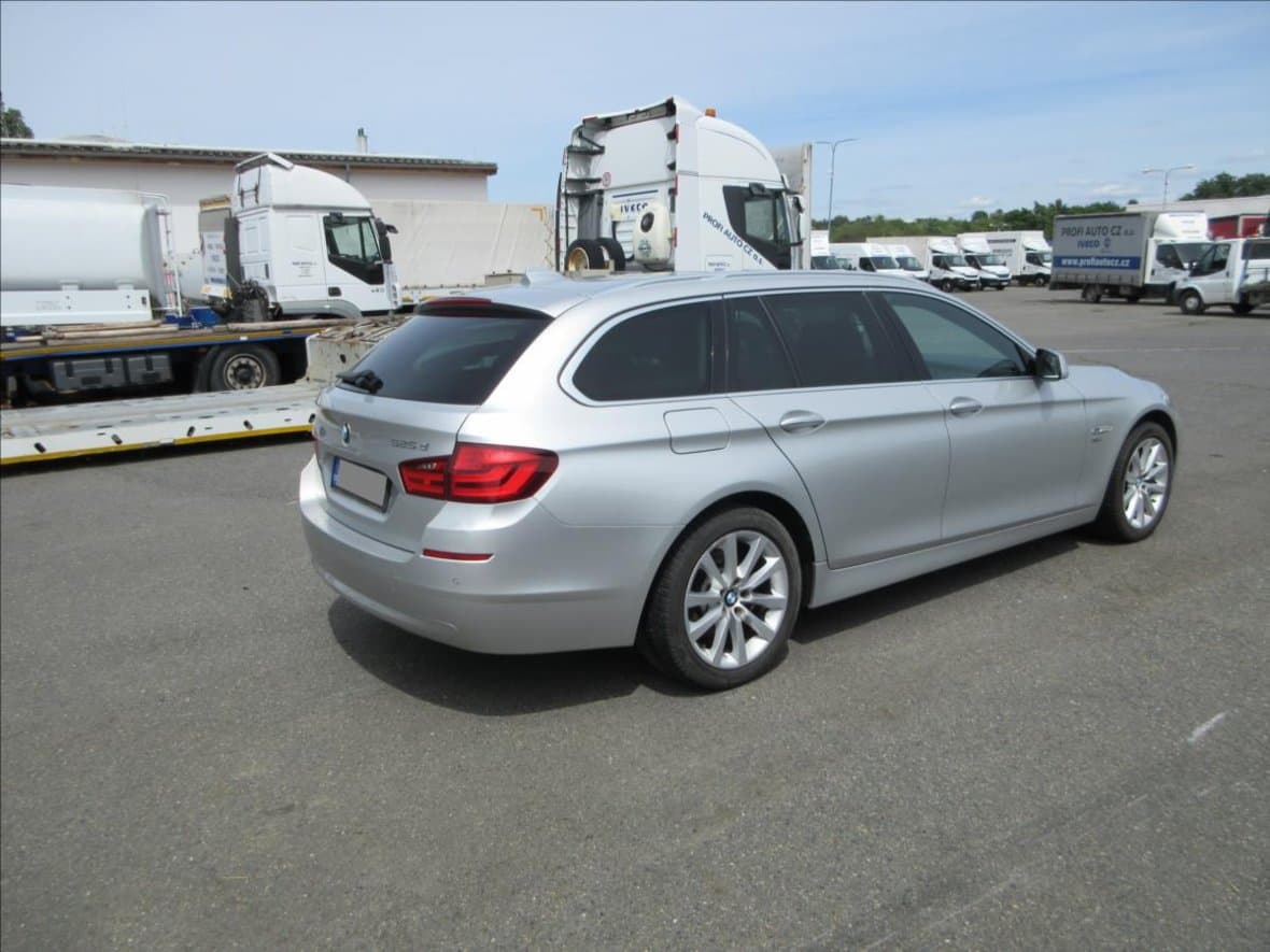 2011 BMW 5-SERIES - 8