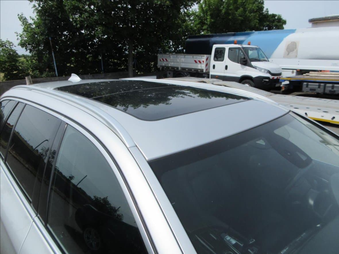 2011 BMW 5-SERIES - 9