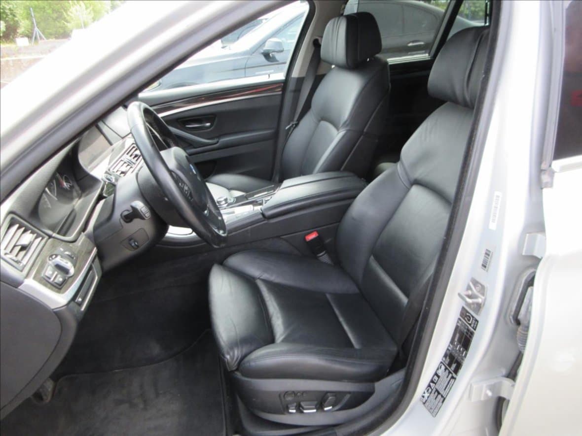 2011 BMW 5-SERIES - 10