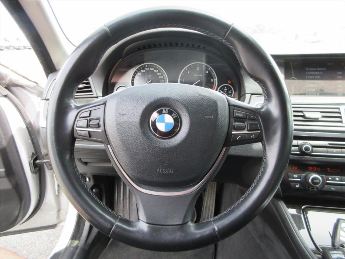 2011 BMW 5-SERIES - 17
