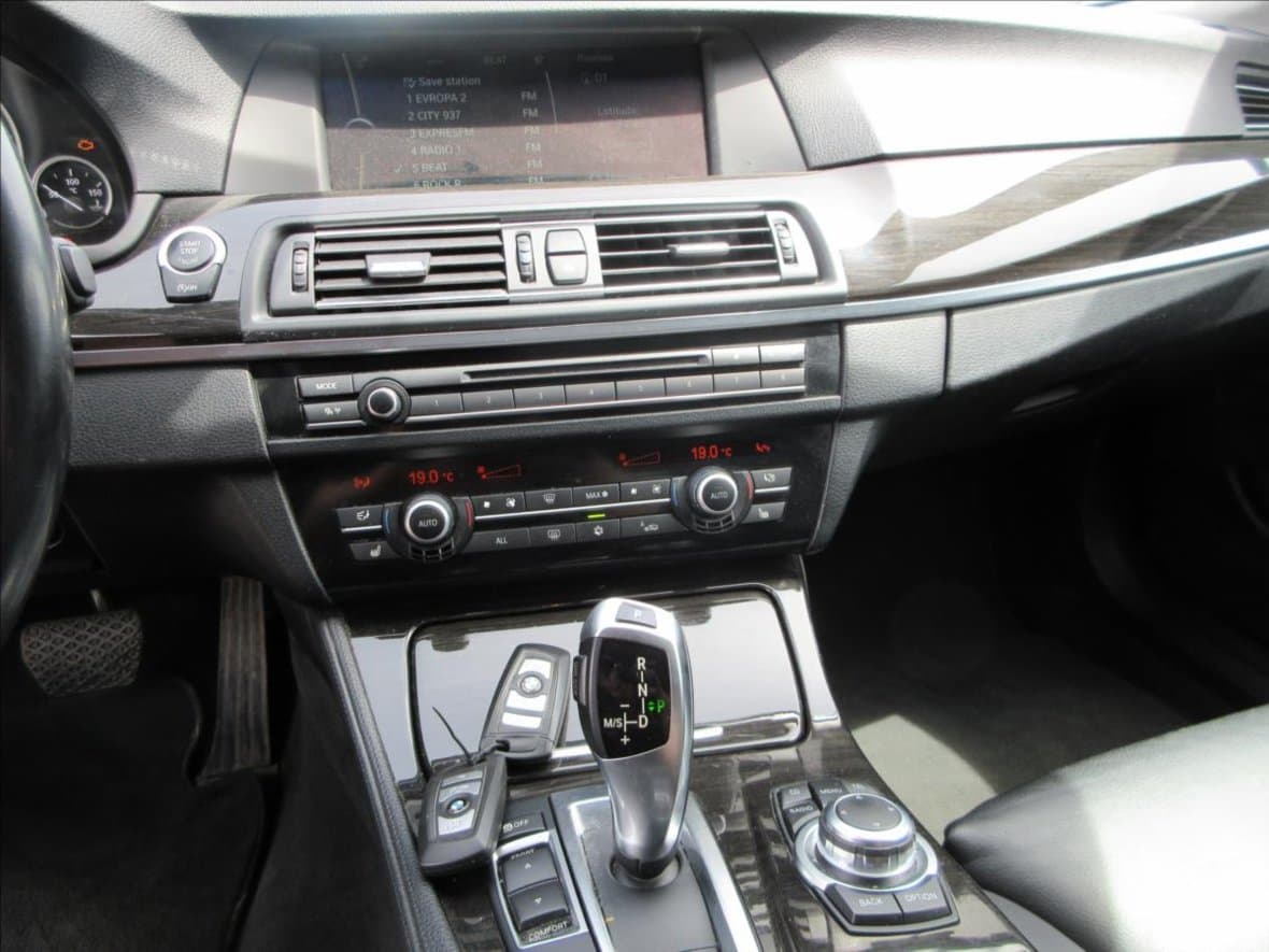 2011 BMW 5-SERIES - 19