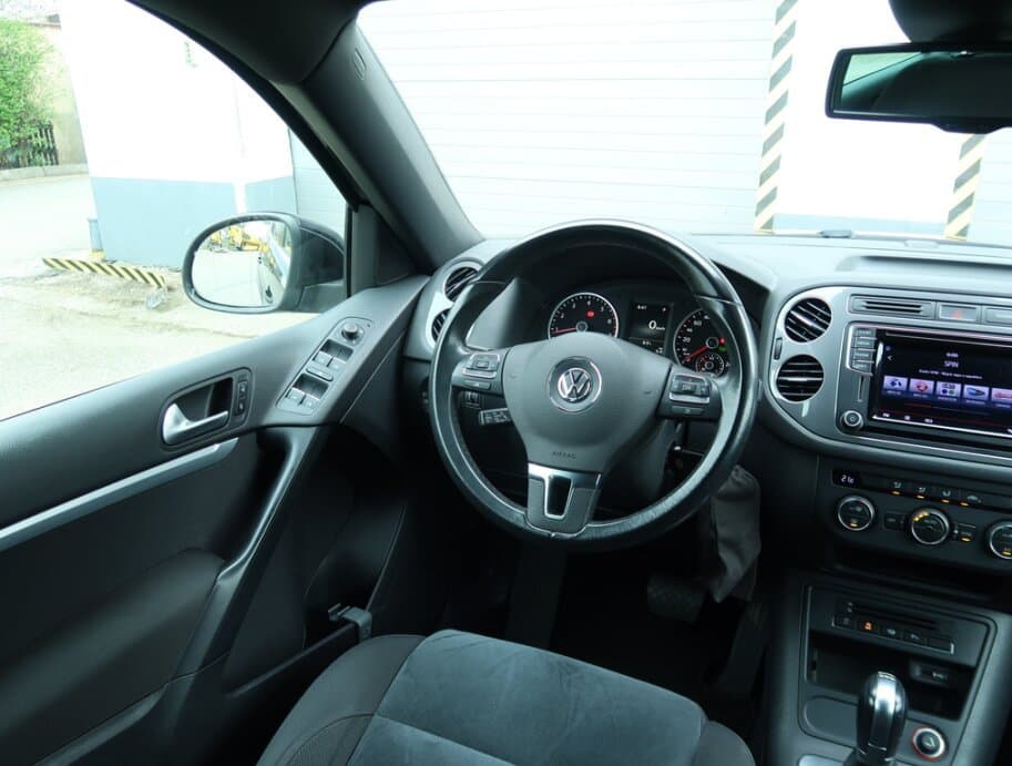 2015 Volkswagen TIGUAN - 9