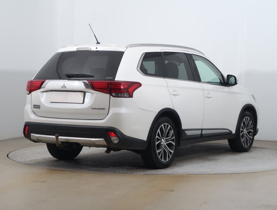 2016 Mitsubishi OUTLANDER - 7