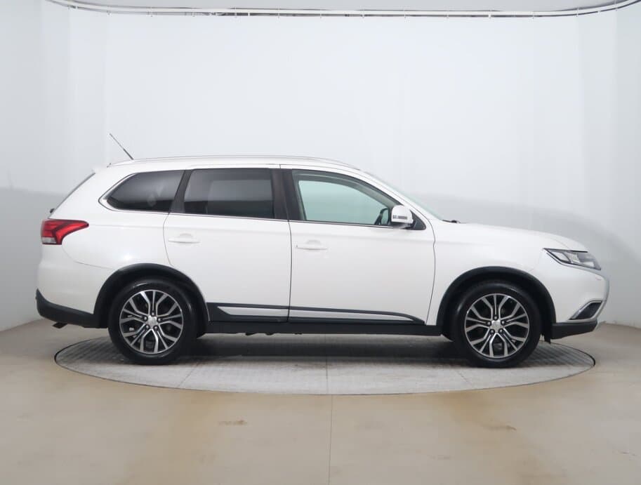 2016 Mitsubishi OUTLANDER - 8