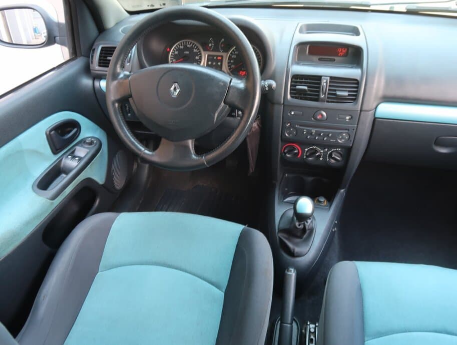 2002 Renault CLIO - 17