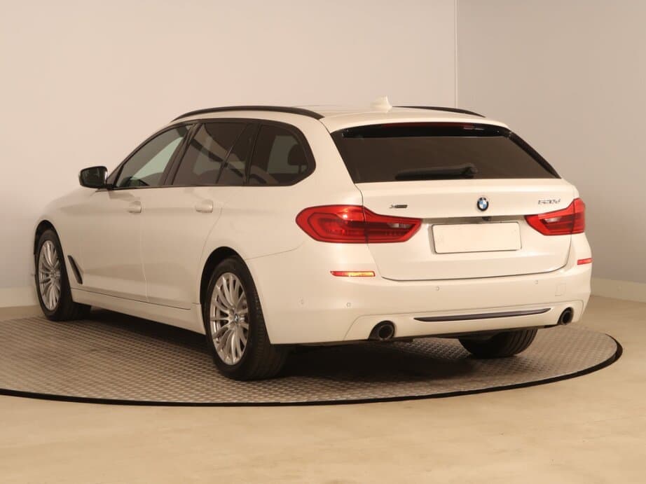 2020 BMW 5-SERIES - 9