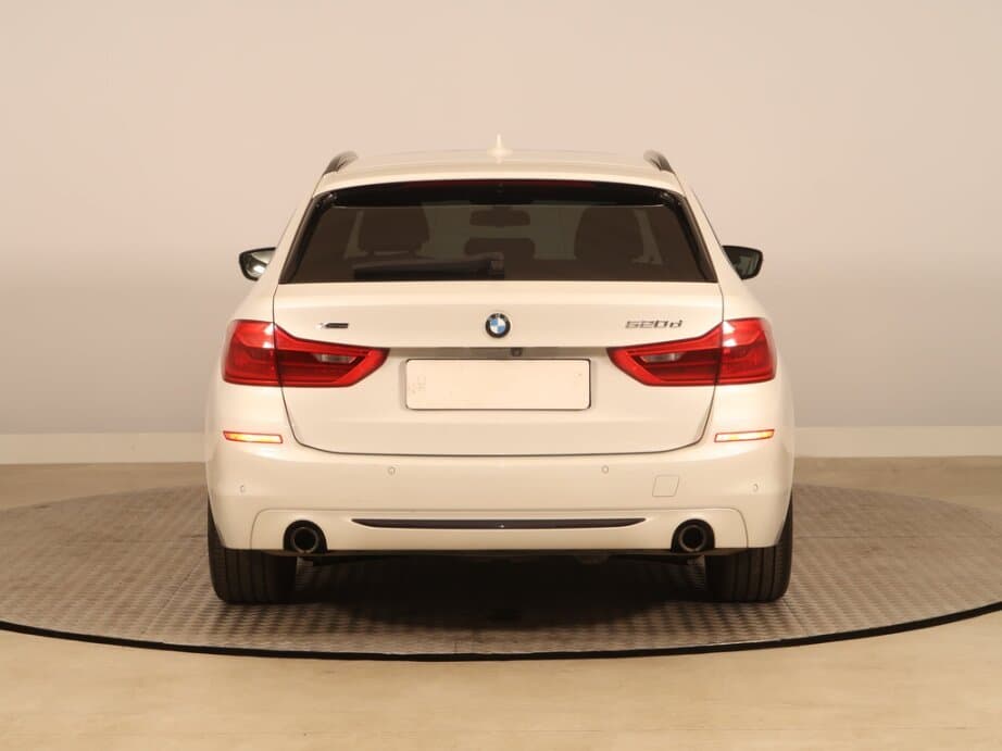 2020 BMW 5-SERIES - 11