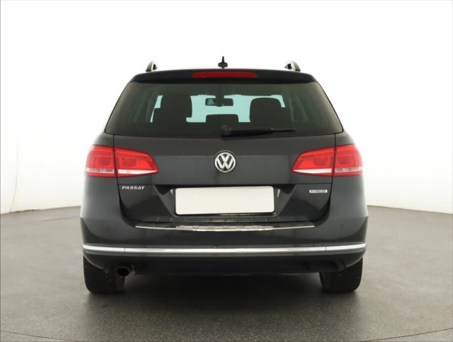 2011 Volkswagen PASSAT - 6