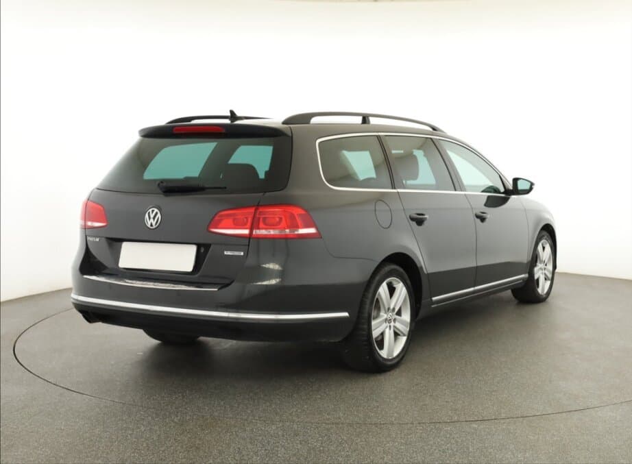 2011 Volkswagen PASSAT - 7
