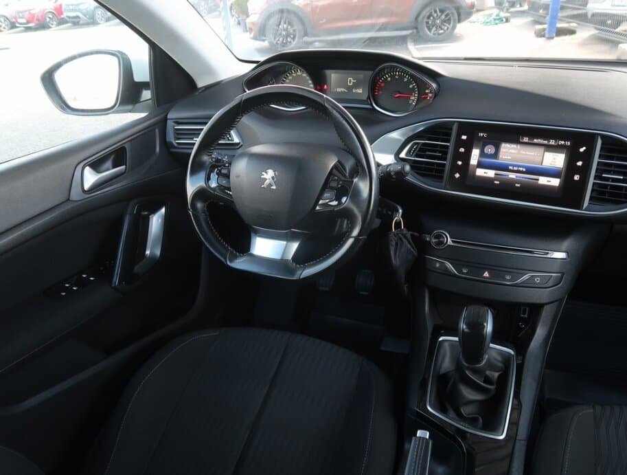 2017 Peugeot 308 - 9