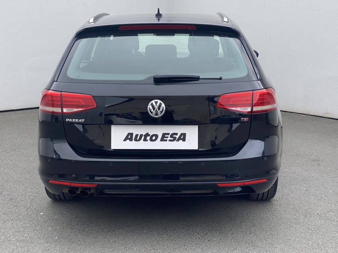 2017 Volkswagen PASSAT - 5