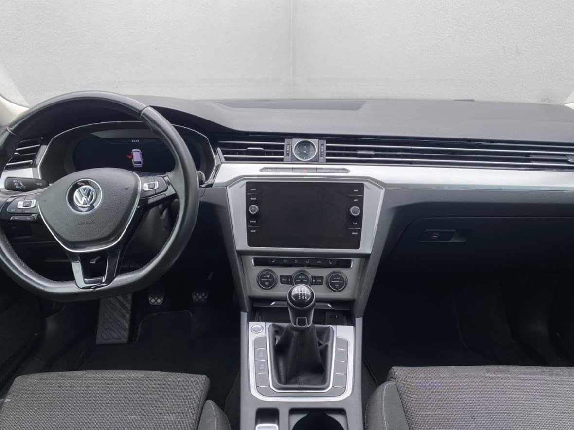 2017 Volkswagen PASSAT - 8