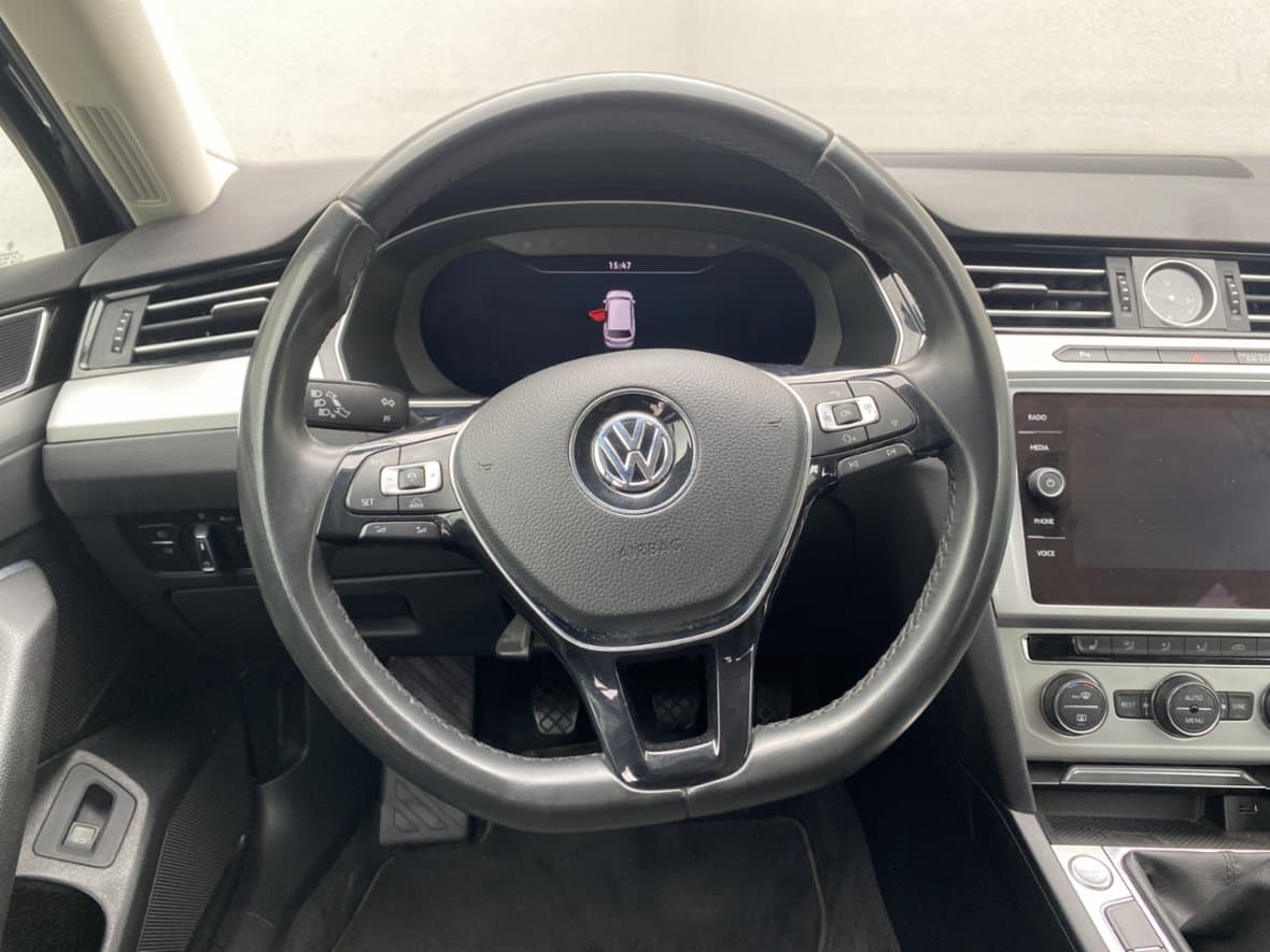 2017 Volkswagen PASSAT - 11