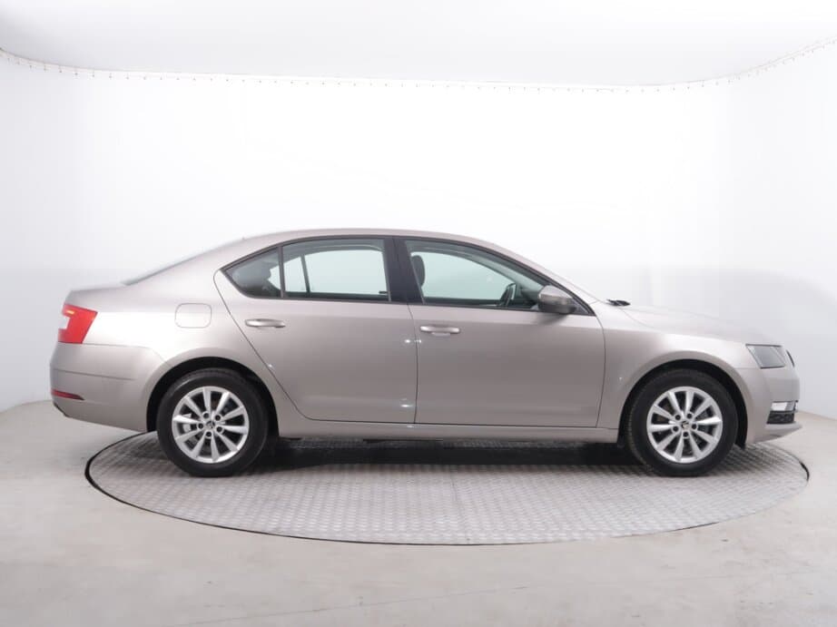 2017 Škoda OCTAVIA - 8