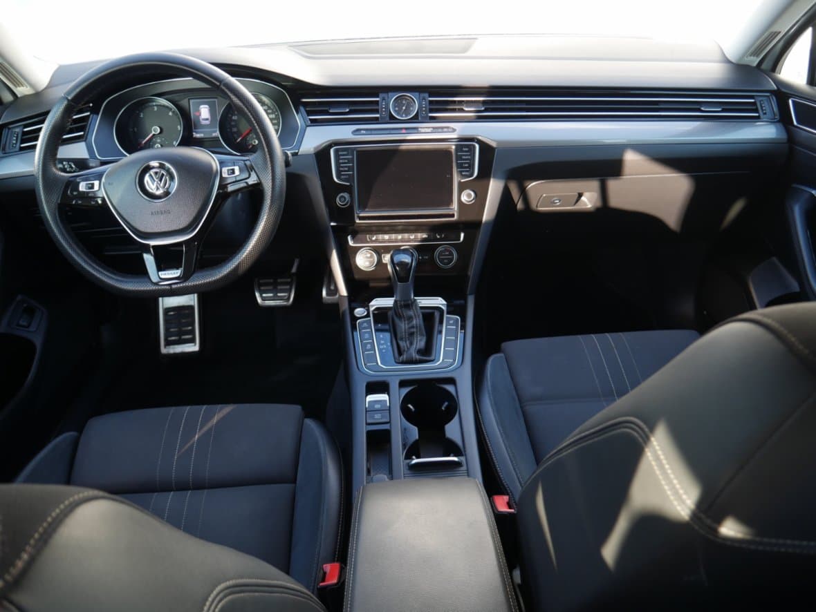 2016 Volkswagen PASSAT - 8
