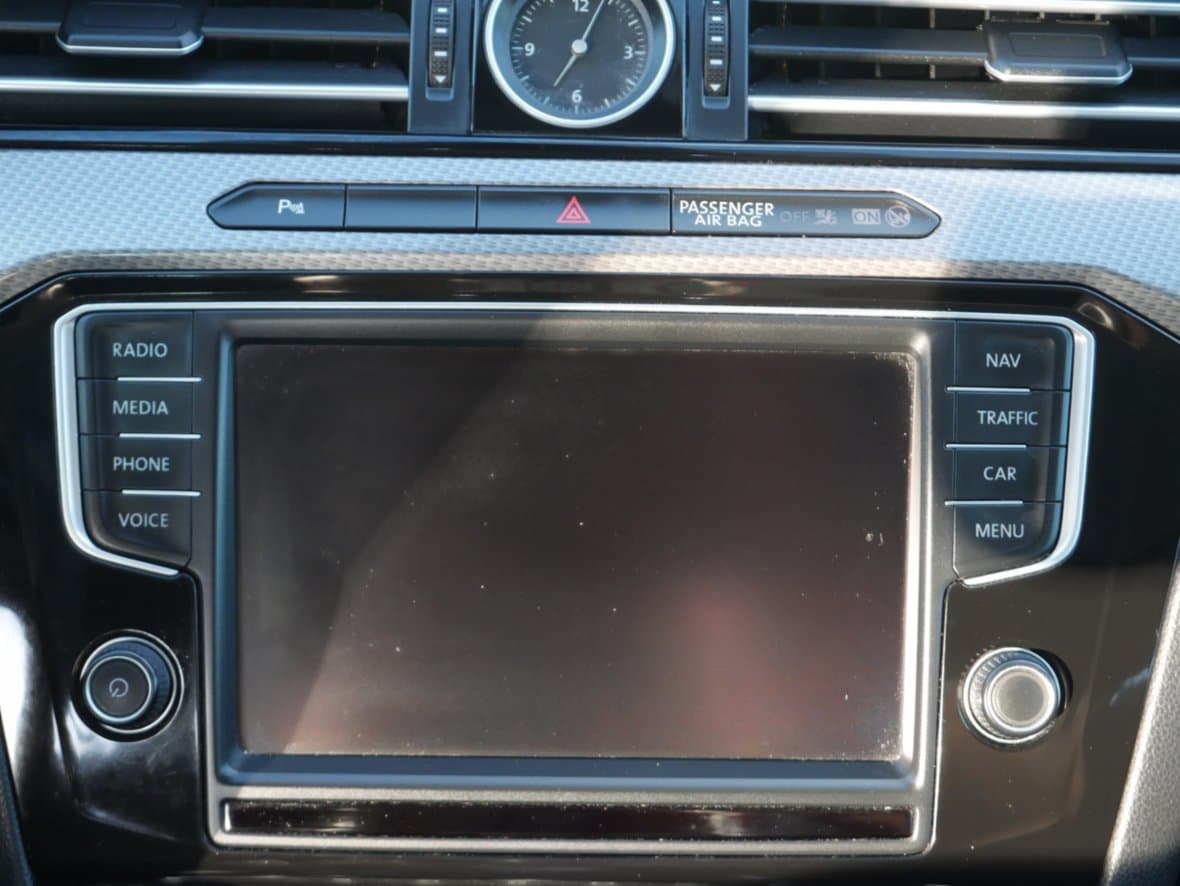2016 Volkswagen PASSAT - 11