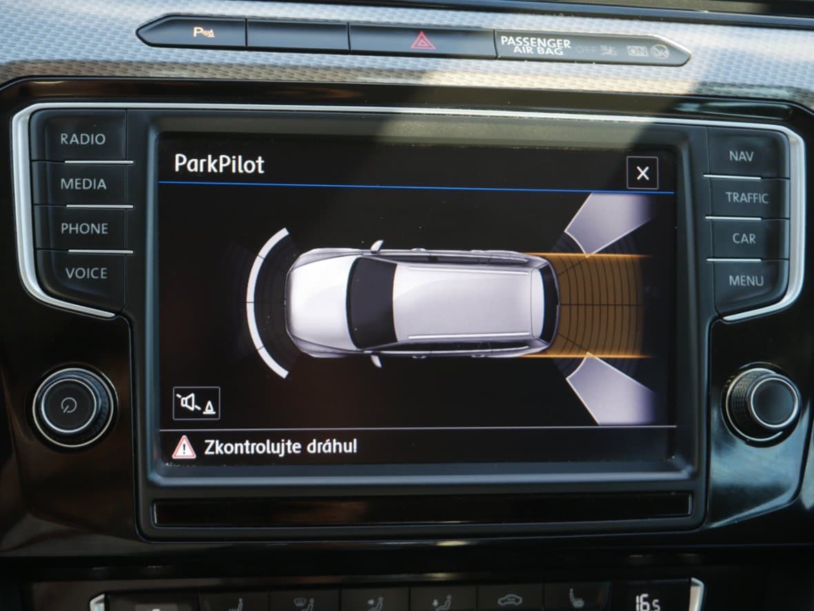 2016 Volkswagen PASSAT - 12
