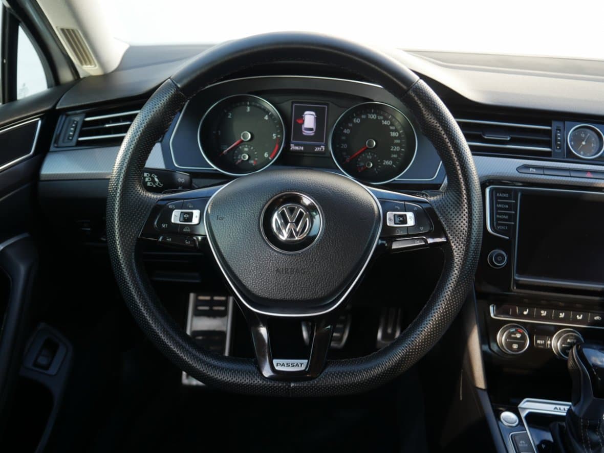 2016 Volkswagen PASSAT - 15