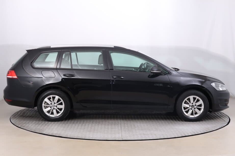 2015 Volkswagen Golf - 8