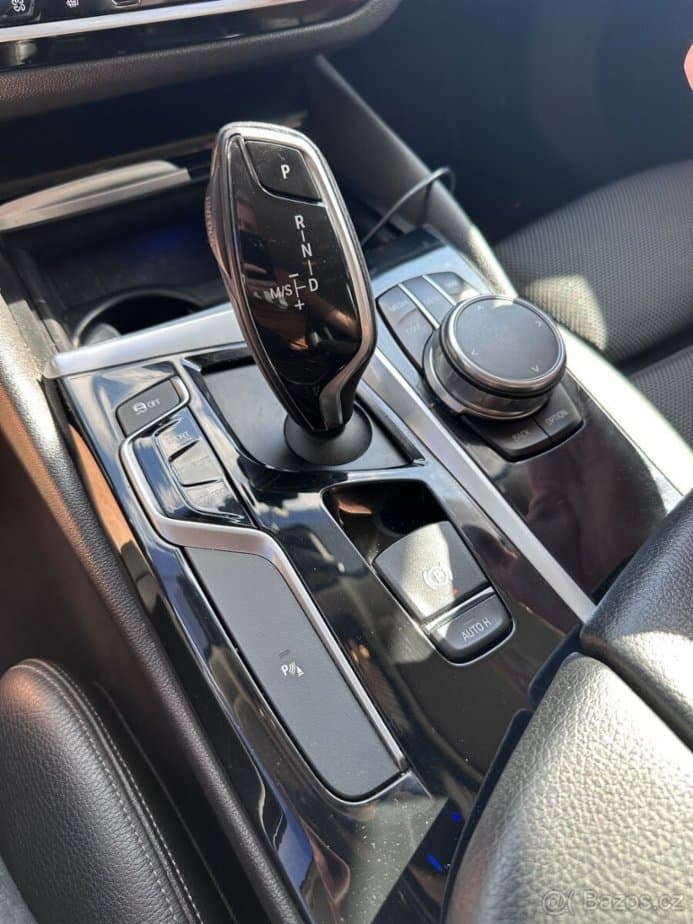 2017 BMW 5-SERIES - 9