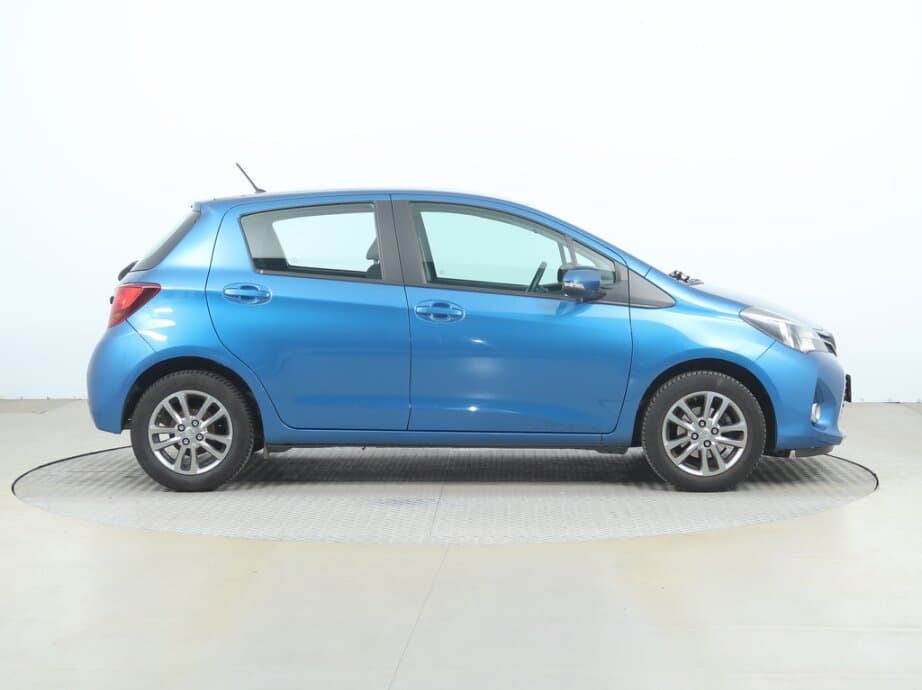 2015 Toyota YARIS - 8