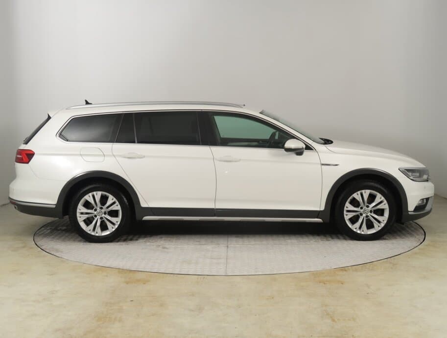 2015 Volkswagen PASSAT - 8