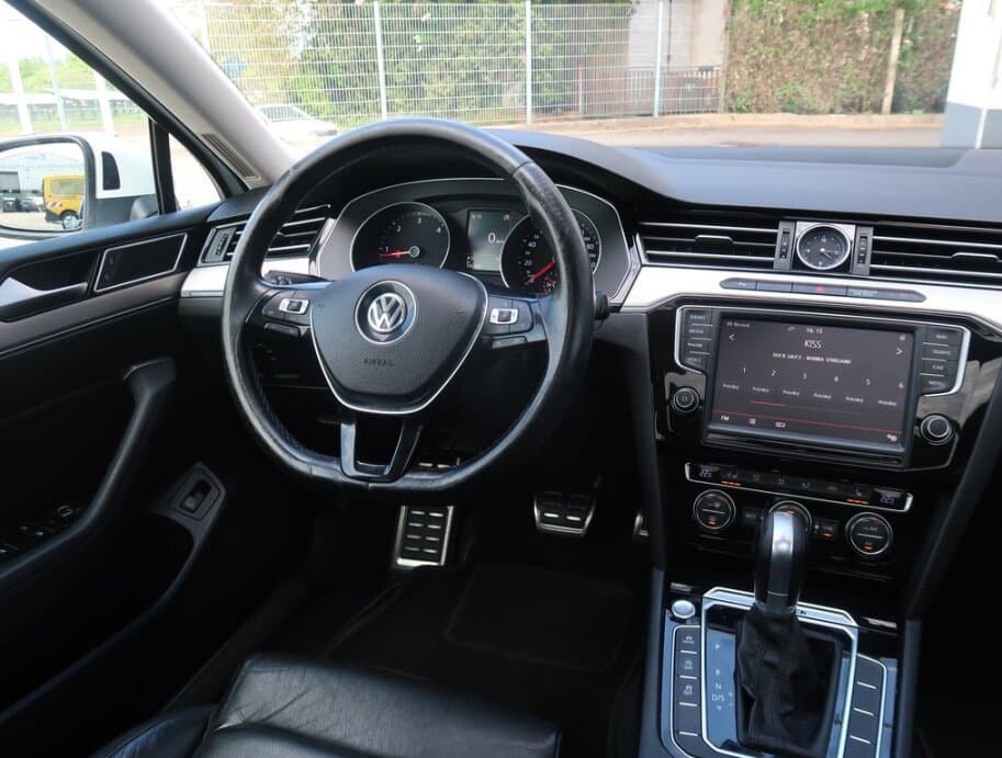 2015 Volkswagen PASSAT - 9