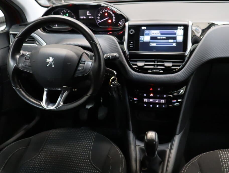 2015 Peugeot 208 - 9