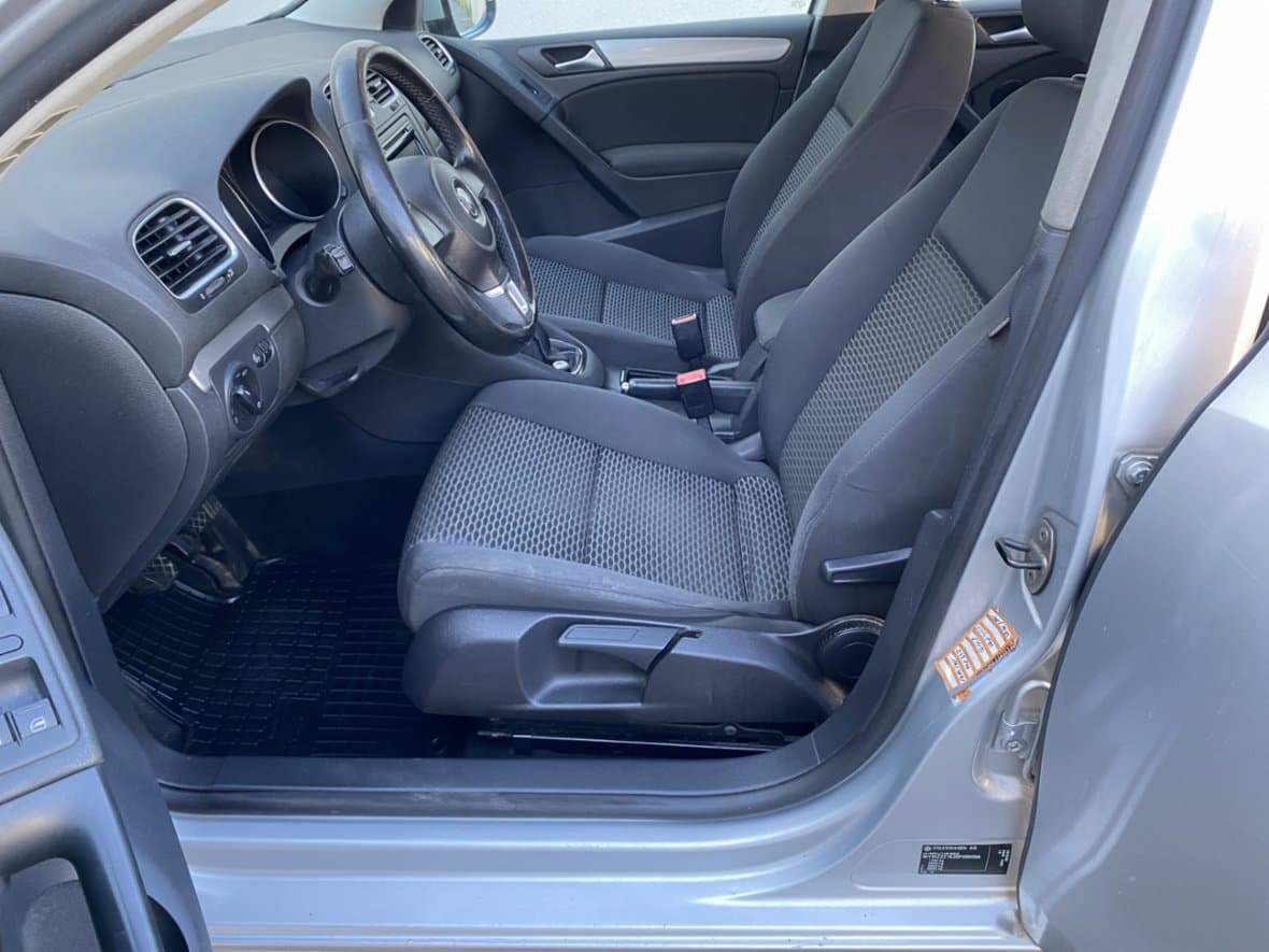 2011 Volkswagen GOLF - 9