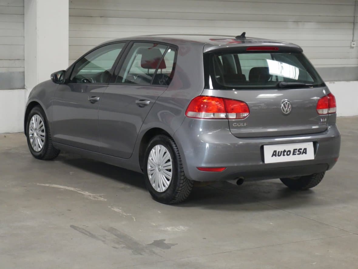 2010 Volkswagen GOLF - 11